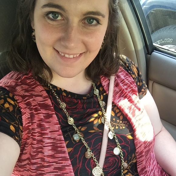 Meet your Posher, Erin - Picture 3 of 4